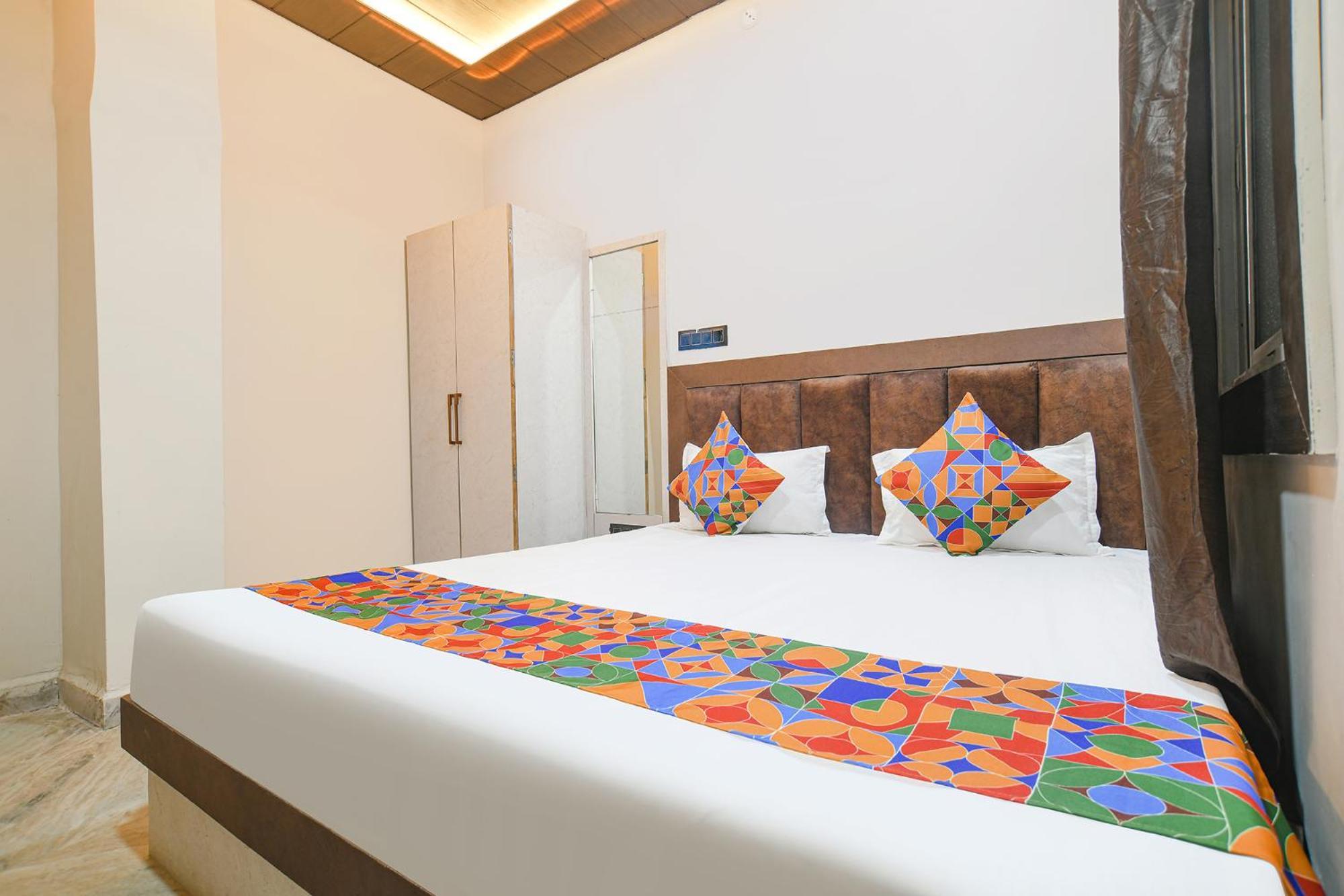 Fabhotel Shiva Grand Удджайн Экстерьер фото