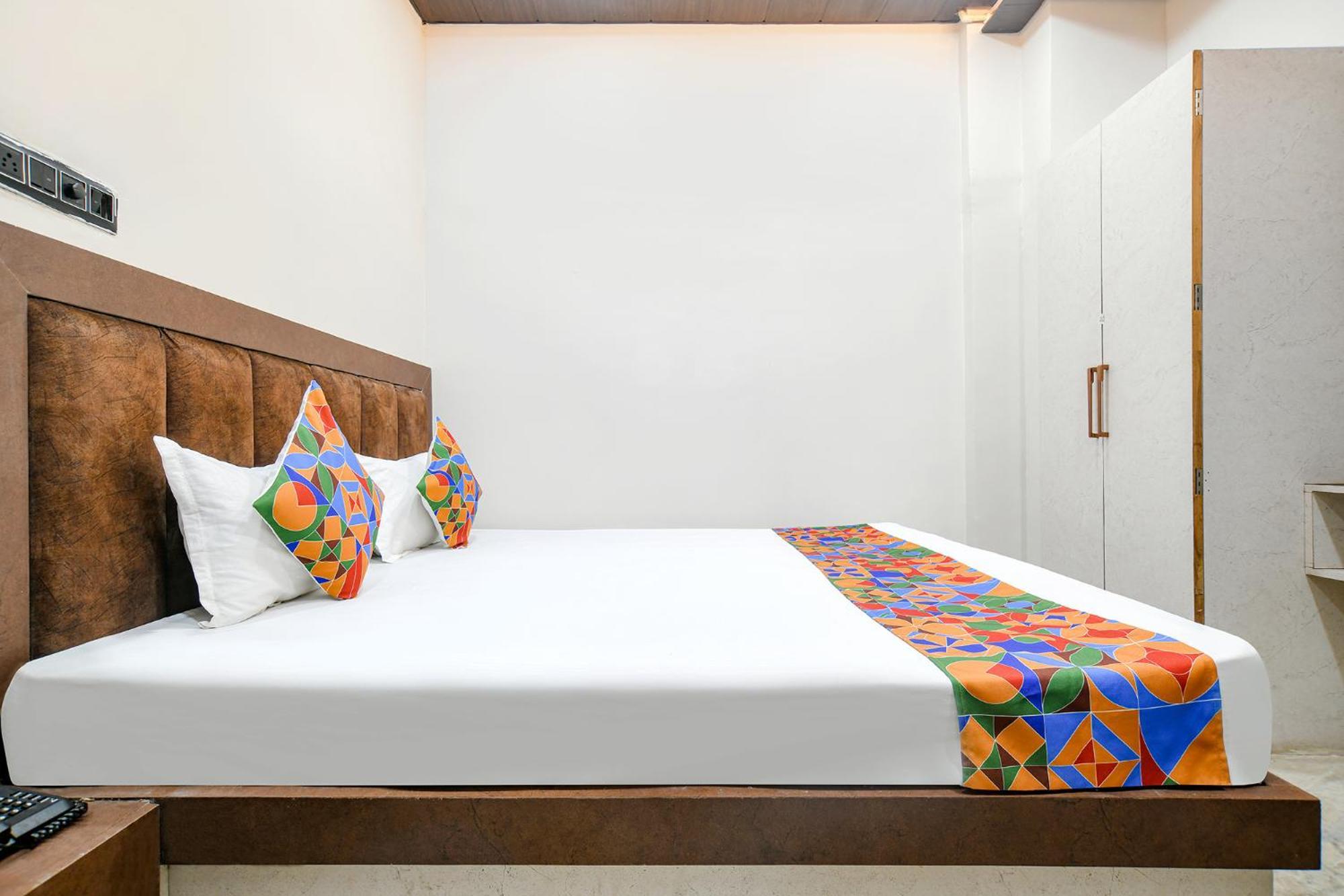Fabhotel Shiva Grand Удджайн Экстерьер фото